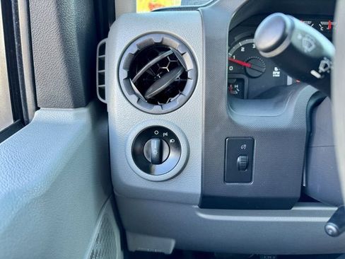 Used 2015 Ford E-350 and Econoline 350 Super Duty image 19
