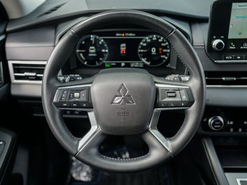 Used 2023 Mitsubishi Outlander LE image 29