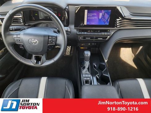 Used 2025 Toyota Camry SE image 25