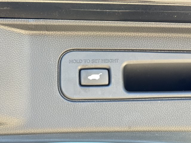 Used 2025 Honda Pilot EX-L image 11