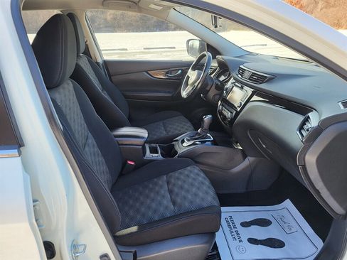 Used 2017 Nissan Rogue Sport SV w/ SV Premium Package FWD image 12