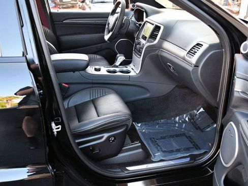 Used 2018 Jeep Grand Cherokee SRT AWD/4WD image 19
