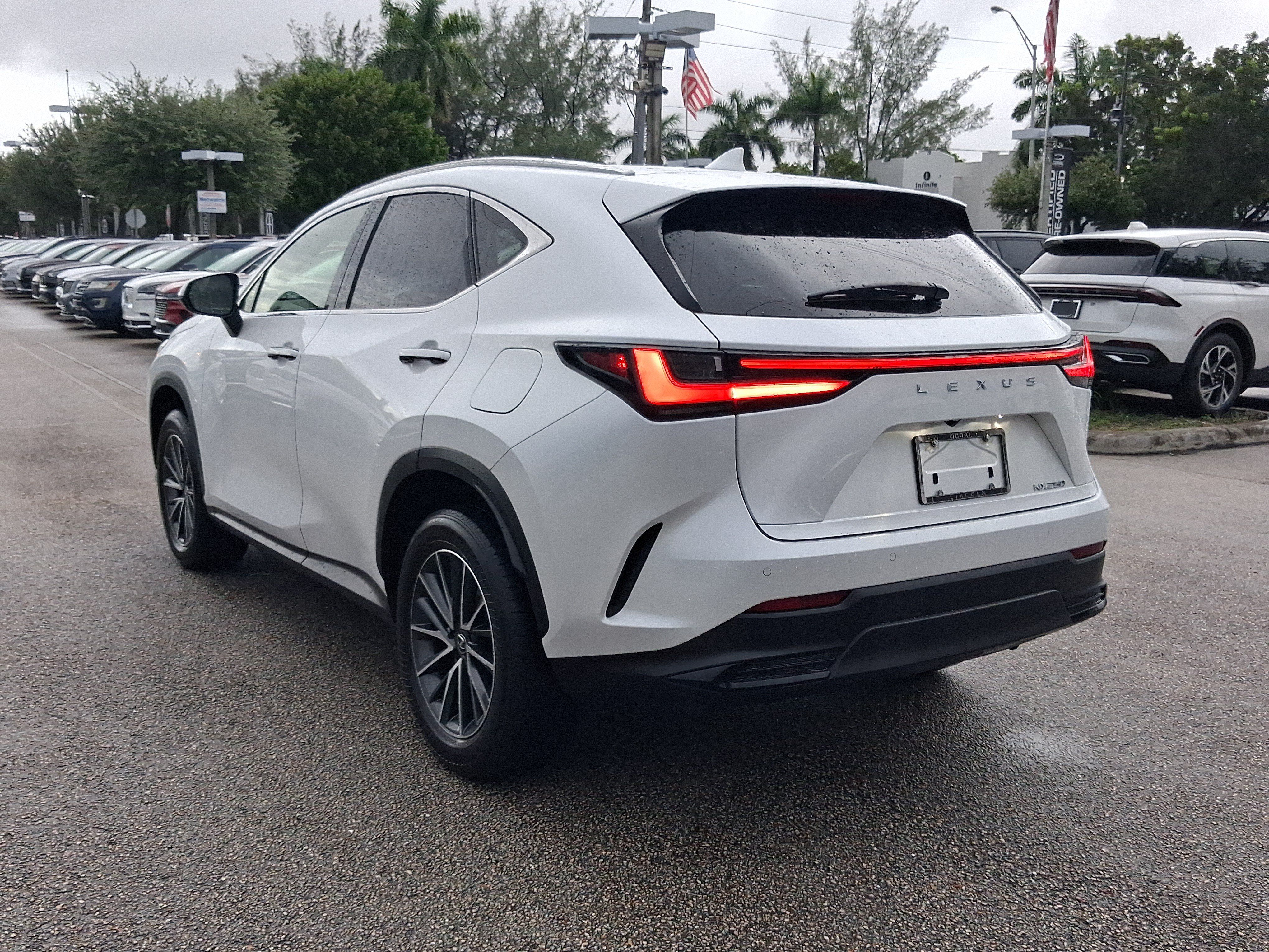 Used 2025 Lexus NX 250 FWD w/ Towing Package (2000 Lbs) image 3
