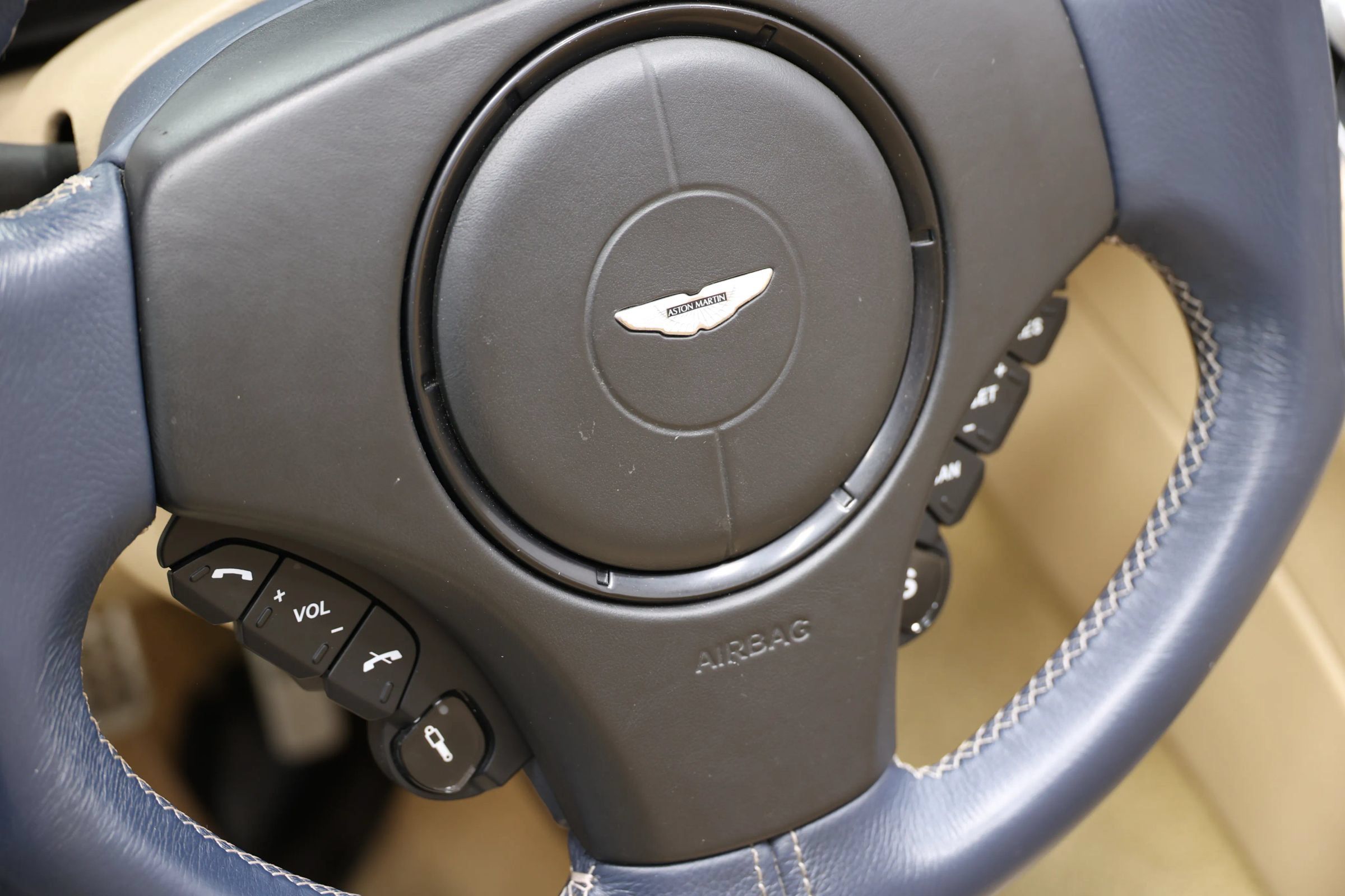 Used 2016 Aston Martin Vanquish Volante RWD image 23