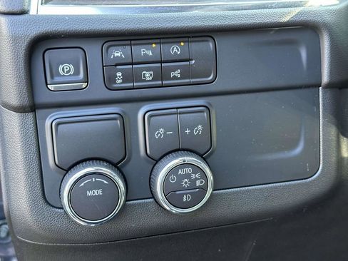 Used 2025 Chevrolet Suburban Premier image 23