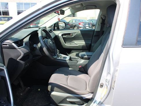 Used 2019 Toyota RAV4 LE w/ All Weather Liner Package AWD/4WD image 12
