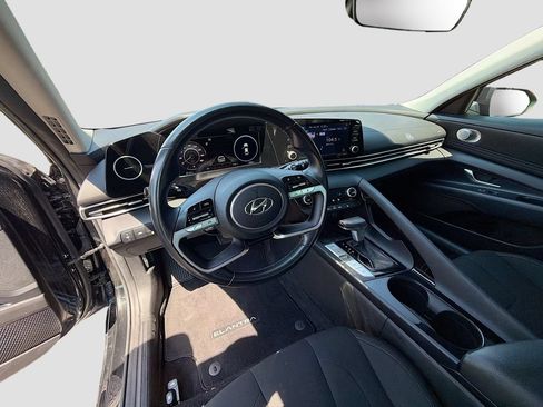 Used 2022 Hyundai Elantra SEL w/ Convenience Package FWD image 9