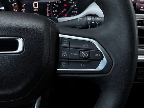 Used 2025 Jeep Compass Limited AWD/4WD image 36
