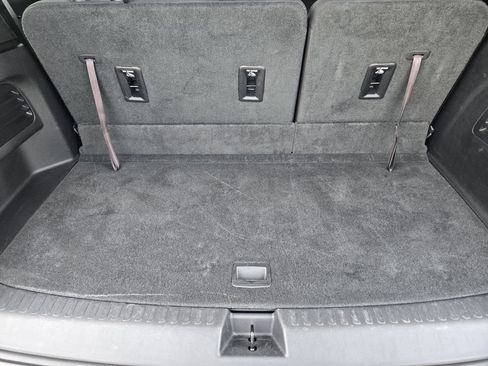 Used 2025 Chevrolet Traverse LT FWD image 33