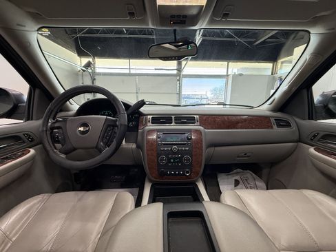 Used 2008 Chevrolet Suburban LT w/ LT Preferred Equipment Group image 13