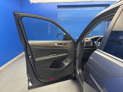 Used 2024 Volkswagen Atlas SEL AWD/4WD image 9
