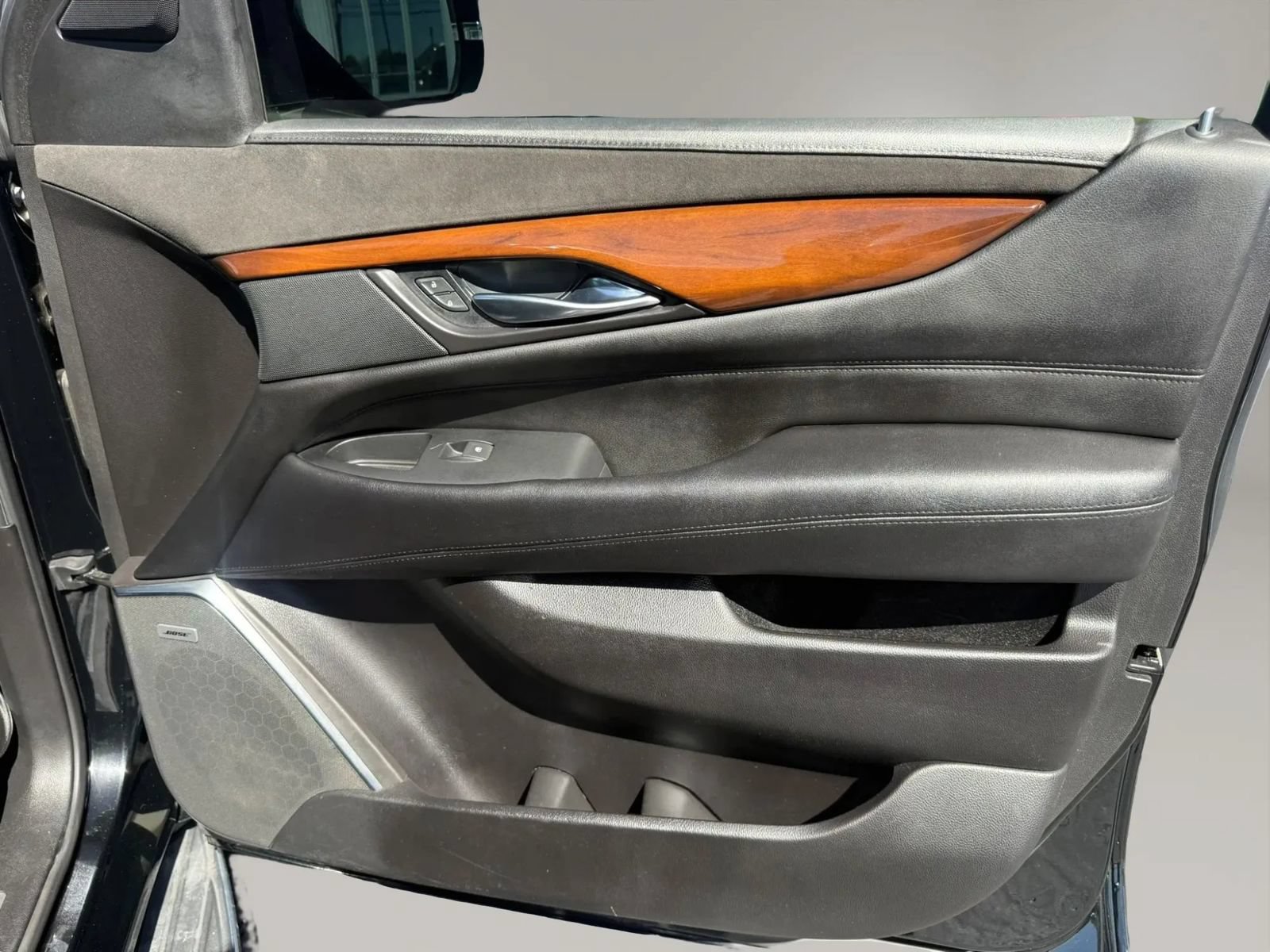 Used 2018 Cadillac Escalade Luxury AWD/4WD image 52