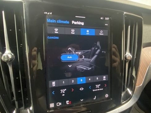 Certified 2025 Volvo V60 B5 Cross Country Plus image 24