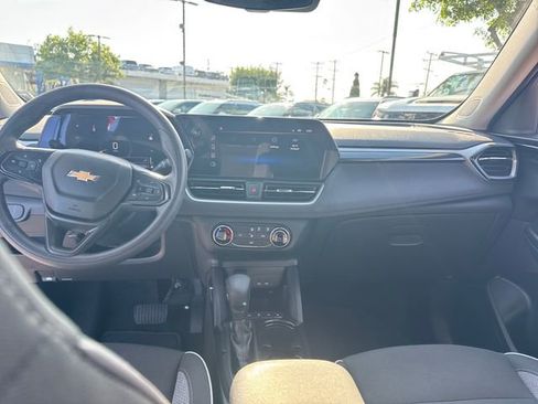 Used 2024 Chevrolet TrailBlazer LS w/ LS Convenience Package FWD image 13