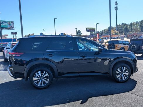 Used 2025 Nissan Pathfinder SL image 4