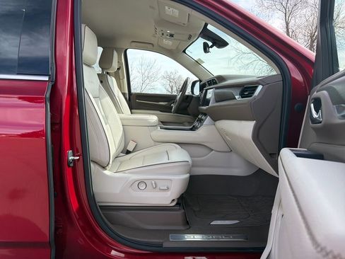 Used 2021 GMC Yukon Denali w/ Advanced Technology Package image 34