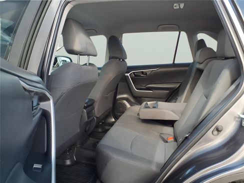Used 2021 Toyota RAV4 LE image 10