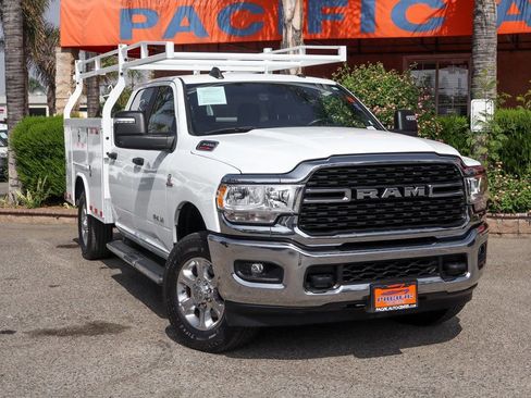 Used 2024 RAM 3500 Big Horn AWD/4WD image 2