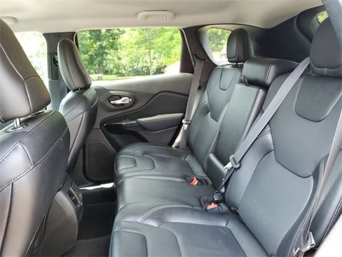 Used 2023 Jeep Cherokee Altitude Lux image 28