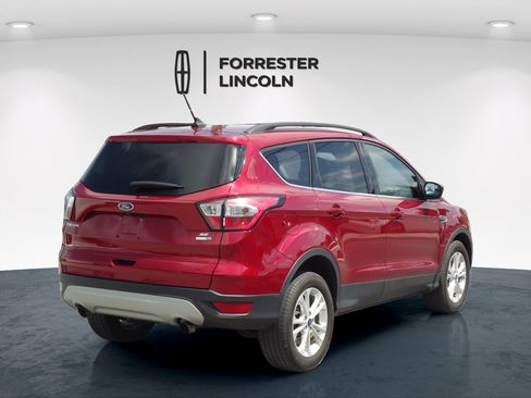 Used 2018 Ford Escape SE w/ SE Sync 3 Package AWD/4WD image 3