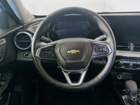 Used 2025 Chevrolet Trax LT w/ Driver Confidence Package image 18