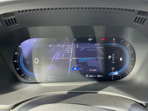 Used 2022 Volvo XC60 B5 Momentum image 5