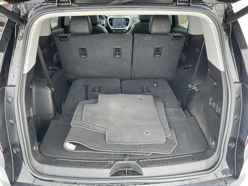 Used 2023 GMC Acadia SLT w/ Preferred Package image 23