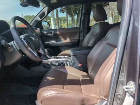 Certified 2022 Toyota Tacoma Limited image 16