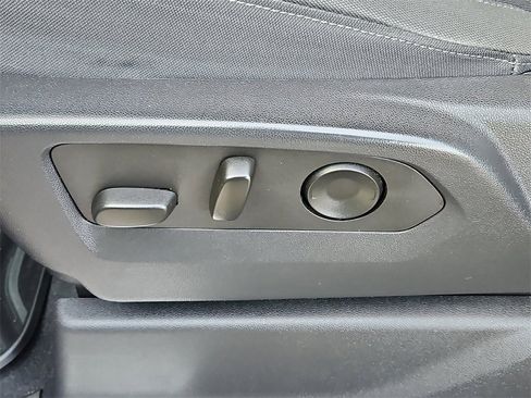 Used 2023 Chevrolet Silverado 1500 LT image 23