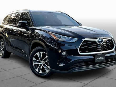 Used 2020 Toyota Highlander XLE image 2