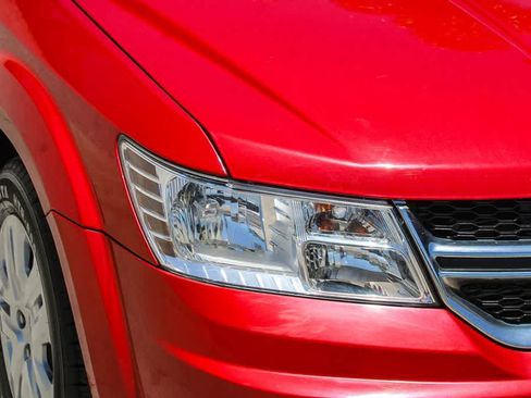 Used 2019 Dodge Journey SE FWD image 4