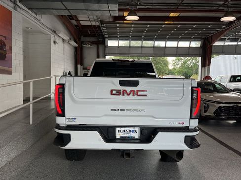 Used 2024 GMC Sierra 3500 AT4 w/ AT4 Premium Plus Package AWD/4WD image 7