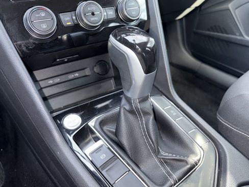 Used 2024 Volkswagen Taos SE image 17