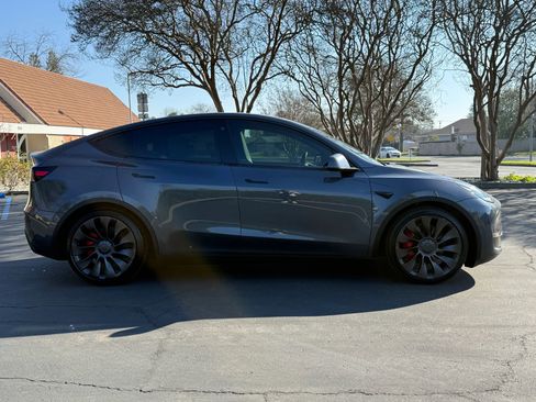 Used 2022 Tesla Model Y Performance image 4