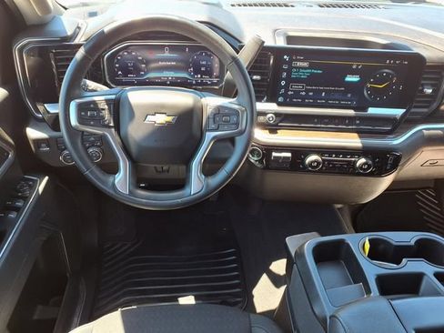 Used 2025 Chevrolet Silverado 2500 LT w/ Convenience Package AWD/4WD image 3