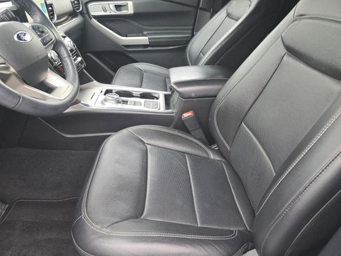 Used 2022 Ford Explorer Limited w/ Equipment Group 301A image 11