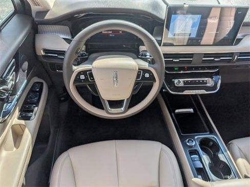 Used 2024 Lincoln Corsair FWD image 8