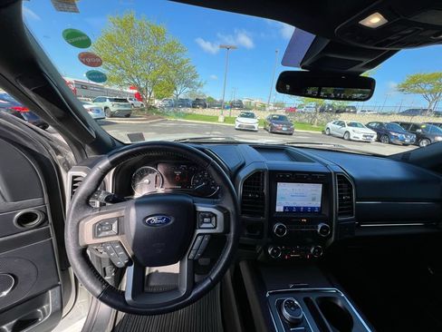 Used 2020 Ford Expedition XLT w/ Equipment Group 202A AWD/4WD image 45