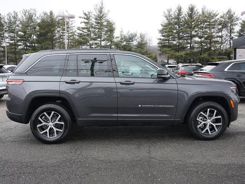 Used 2025 Jeep Grand Cherokee Limited image 21