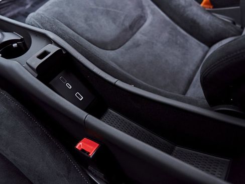 Used 2026 McLaren Artura RWD image 80