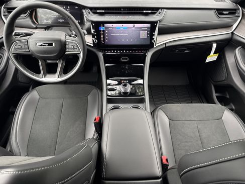 New 2026 Jeep Grand Cherokee L 4WD image 17