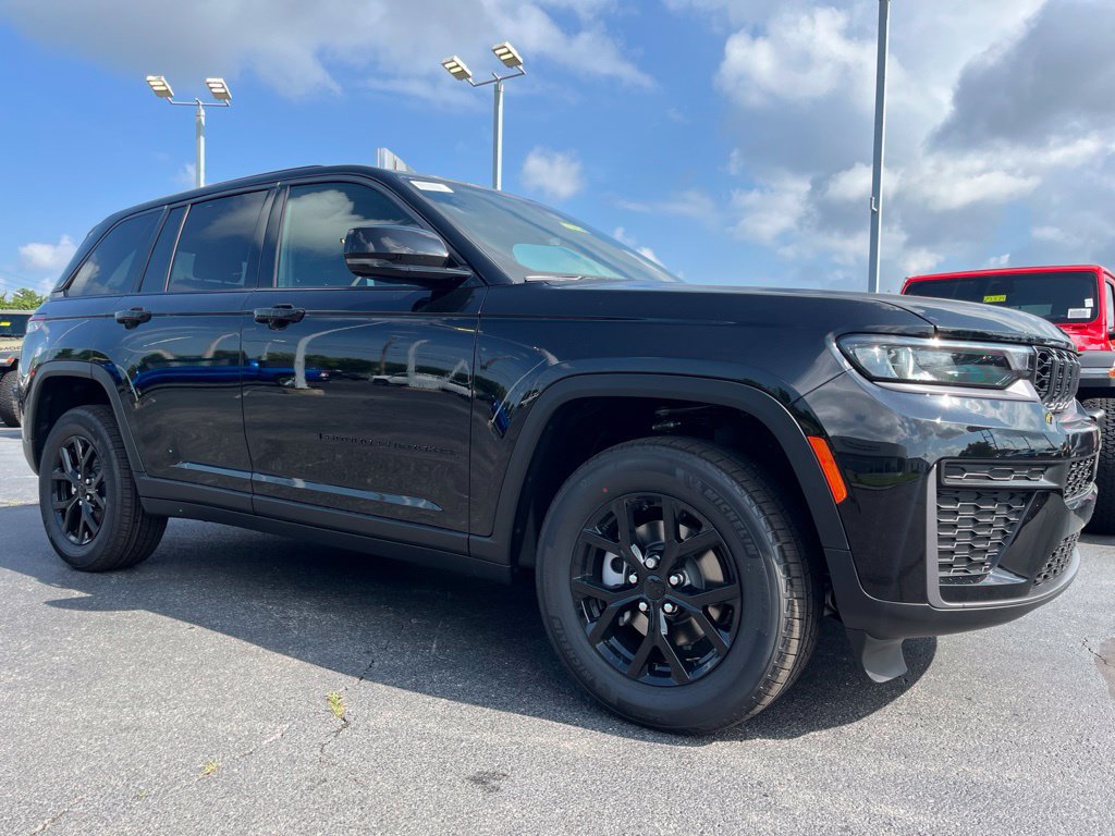 New 2026 Jeep Grand Cherokee Altitude AWD/4WD image 44