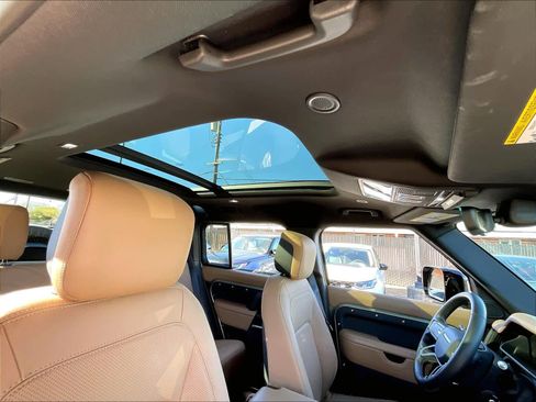 Used 2025 Land Rover Defender 110 X-Dynamic SE image 23