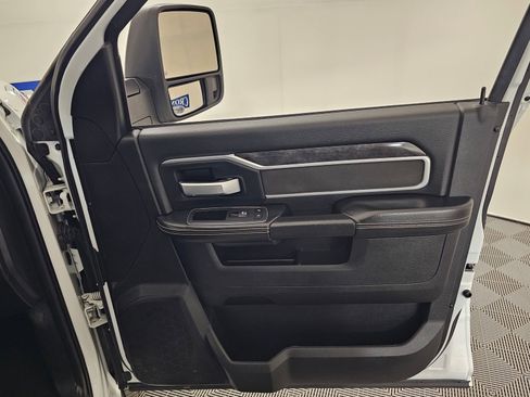 Used 2024 RAM 3500 Big Horn image 31