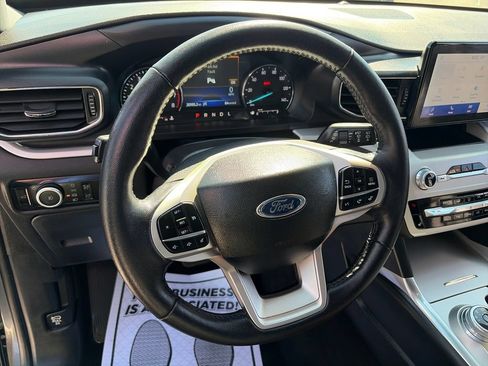 Used 2024 Ford Explorer XLT w/ Equipment Group 202A AWD/4WD image 18