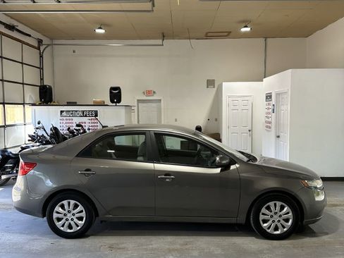 Used 2012 Kia Forte EX FWD image 2
