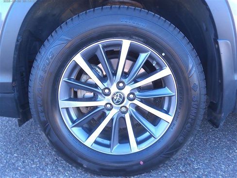 Used 2017 Toyota Highlander XLE w/ Protection Package #3 AWD/4WD image 25