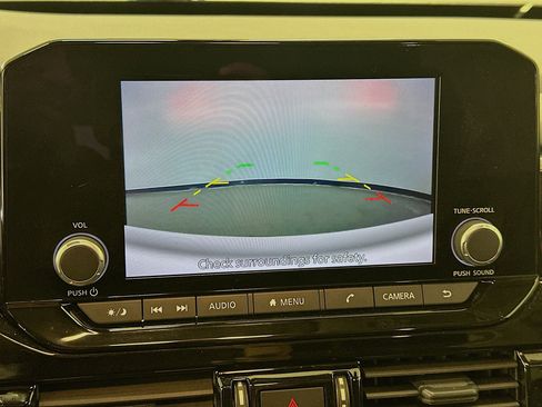 Used 2024 Nissan Pathfinder SV image 23