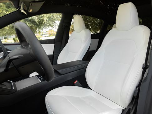 Used 2026 Tesla Model Y Long Range AWD/4WD image 5