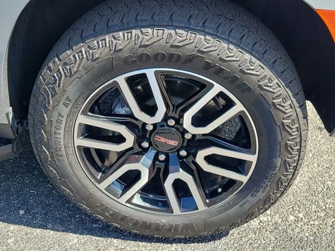 Used 2024 GMC Yukon AT4 AWD/4WD image 8